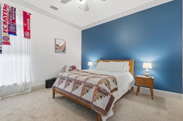 1125 Kiowa Drive E, Gainesville, TX 76240