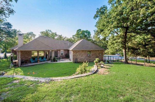 1125 Kiowa Drive E, Gainesville, TX 76240