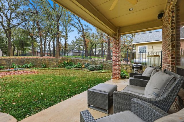 1125 Kiowa Drive E, Gainesville, TX 76240