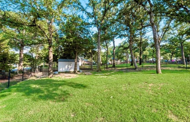 1125 Kiowa Drive E, Gainesville, TX 76240