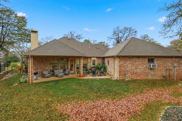 1125 Kiowa Drive E, Gainesville, TX 76240