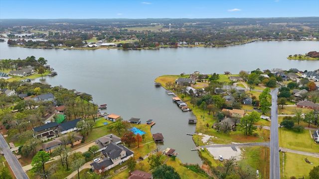 1125 Kiowa Drive E, Gainesville, TX 76240