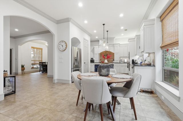 1125 Kiowa Drive E, Gainesville, TX 76240