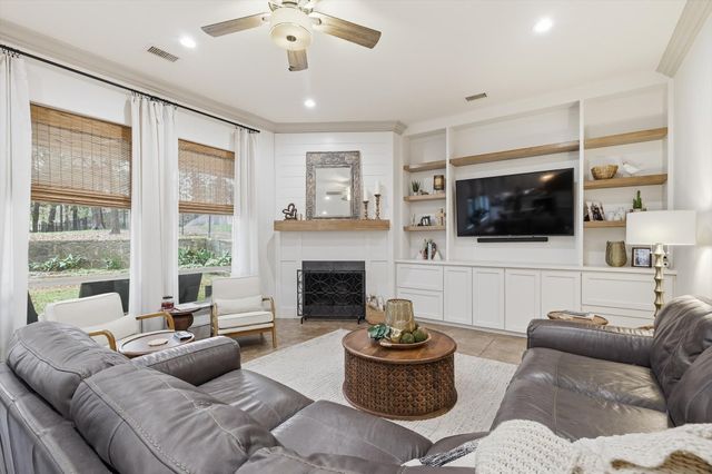 1125 Kiowa Drive E, Gainesville, TX 76240