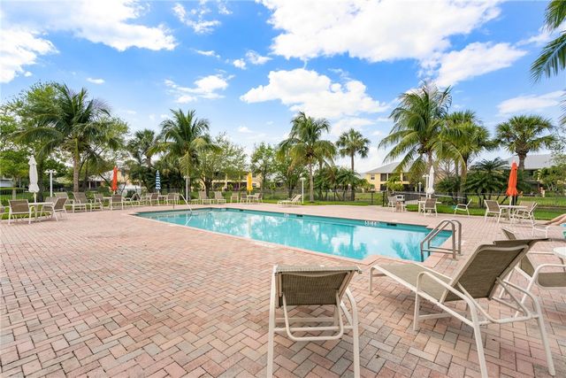 1855 Bridgepointe Circle 23, Vero Beach, FL 32967