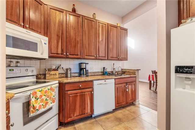 1855 Bridgepointe Circle 23, Vero Beach, FL 32967