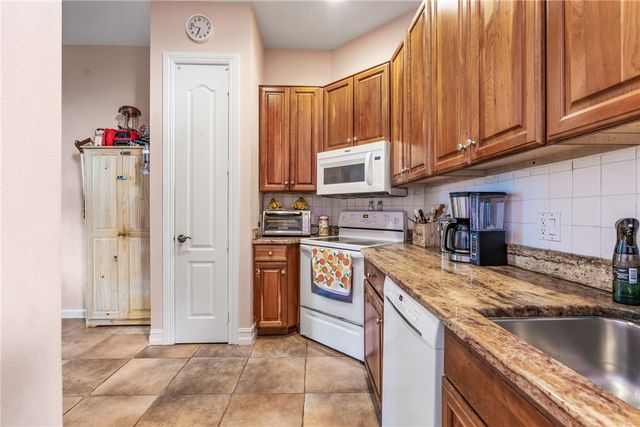 1855 Bridgepointe Circle 23, Vero Beach, FL 32967