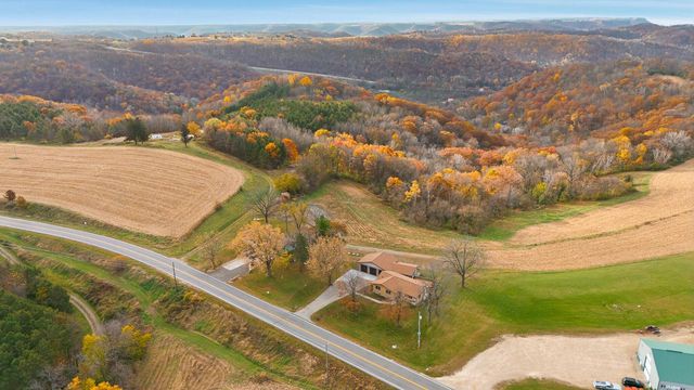 W5285 County Road F, La Crosse, WI 54601