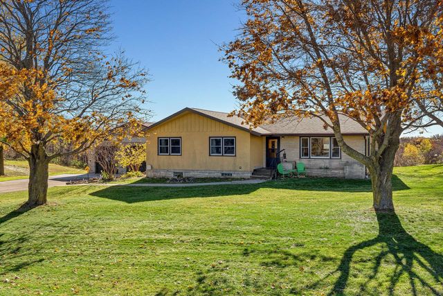 W5285 County Road F, La Crosse, WI 54601