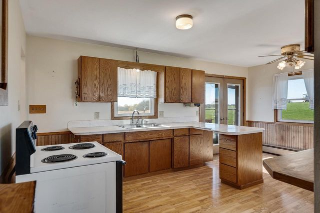 W5285 County Road F, La Crosse, WI 54601