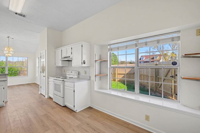 3800 Round Rock Dr, Antioch, TN 37013