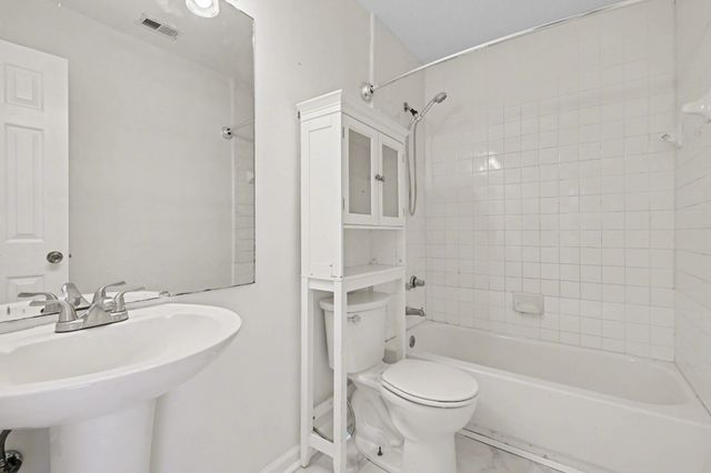 3800 Round Rock Dr, Antioch, TN 37013