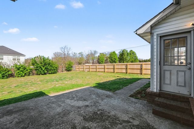 3800 Round Rock Dr, Antioch, TN 37013