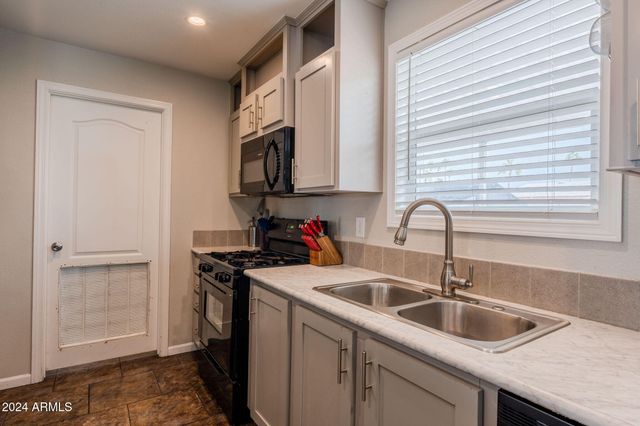 625 W MCKELLIPS Road 213, Mesa, AZ 85201