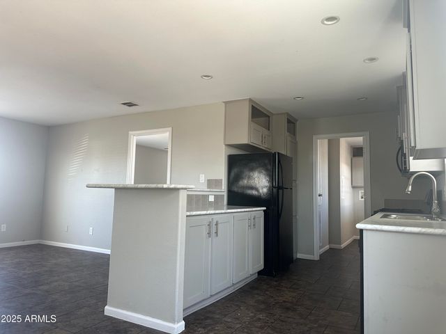 625 W MCKELLIPS Road 213, Mesa, AZ 85201