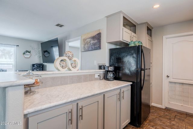 625 W MCKELLIPS Road 213, Mesa, AZ 85201