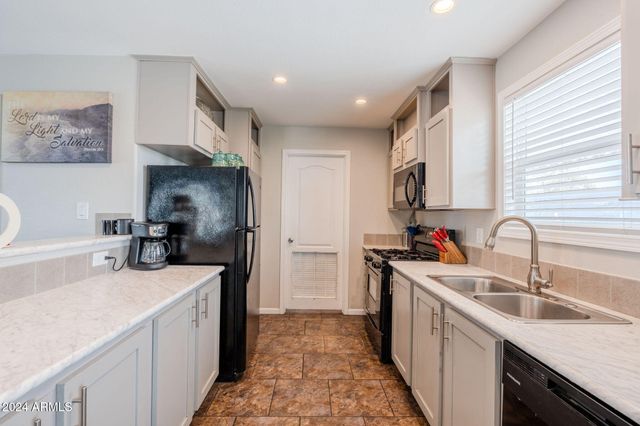 625 W MCKELLIPS Road 213, Mesa, AZ 85201