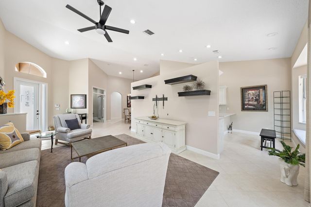8164 Sandpiper Way, West Palm Beach, FL 33412