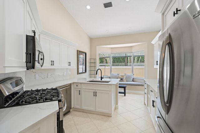 8164 Sandpiper Way, West Palm Beach, FL 33412