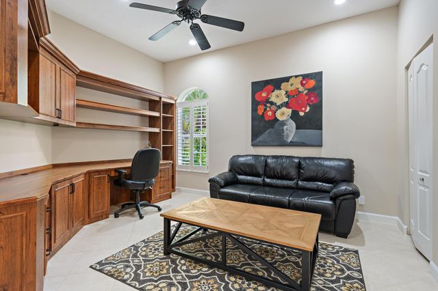 8164 Sandpiper Way, West Palm Beach, FL 33412