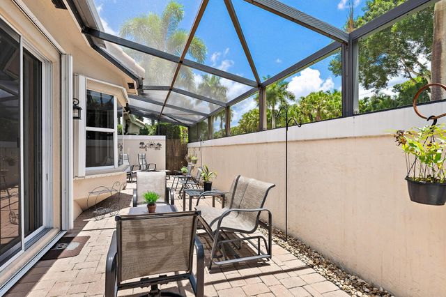 8164 Sandpiper Way, West Palm Beach, FL 33412