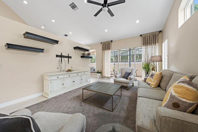 8164 Sandpiper Way, West Palm Beach, FL 33412