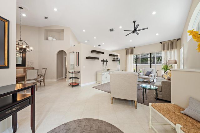8164 Sandpiper Way, West Palm Beach, FL 33412