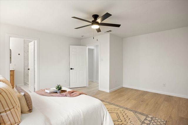 2221 Refugio Avenue, Fort Worth, TX 76164