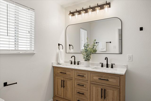 2221 Refugio Avenue, Fort Worth, TX 76164