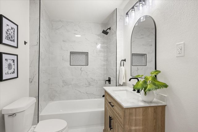 2221 Refugio Avenue, Fort Worth, TX 76164