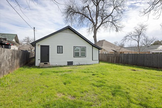 2221 Refugio Avenue, Fort Worth, TX 76164