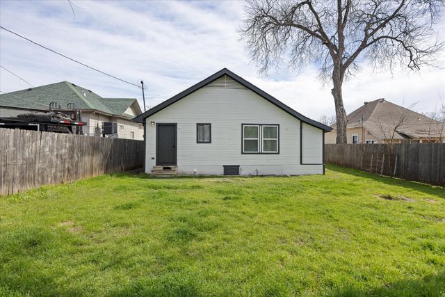 2221 Refugio Avenue, Fort Worth, TX 76164