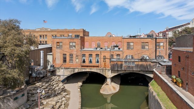 2221 Refugio Avenue, Fort Worth, TX 76164