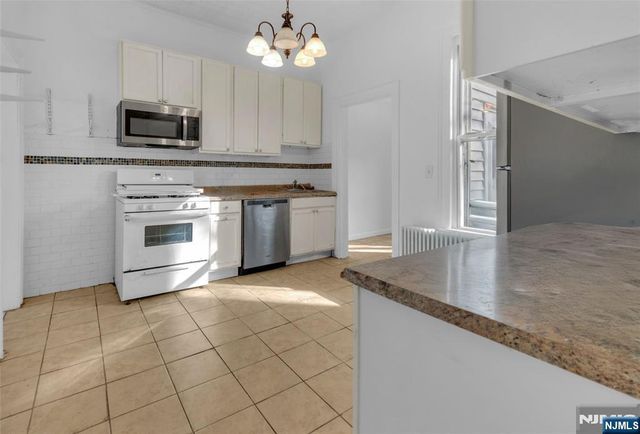 564 Hudson Avenue, Weehawken, NJ 07086