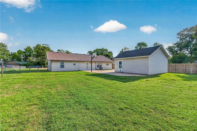 155 Frost Street, Pea Ridge, AR 72751