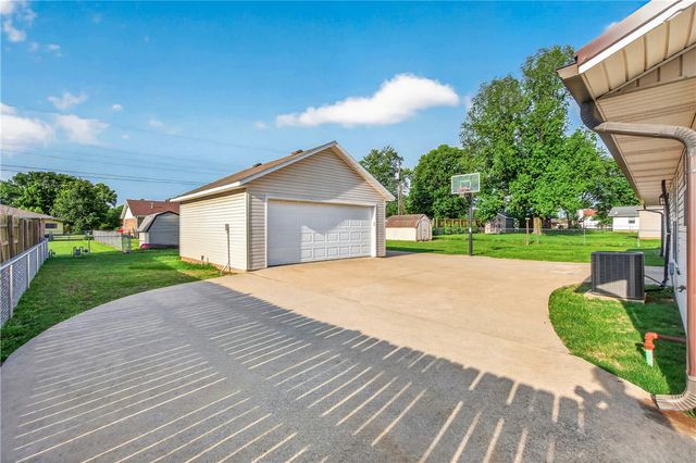 155 Frost Street, Pea Ridge, AR 72751