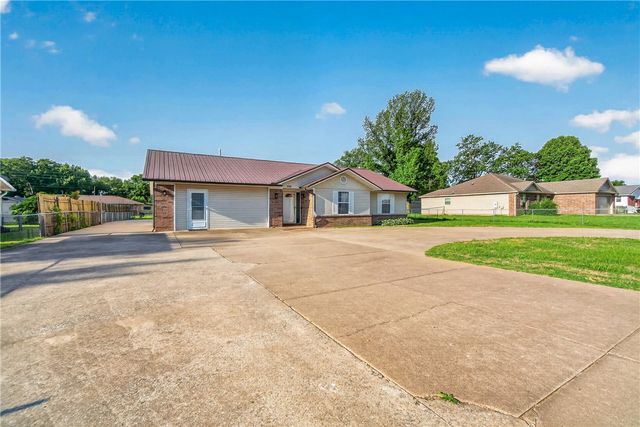 155 Frost Street, Pea Ridge, AR 72751