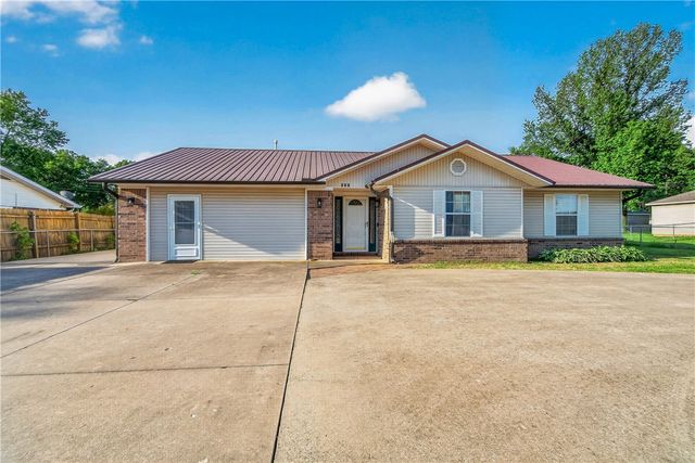 155 Frost Street, Pea Ridge, AR 72751