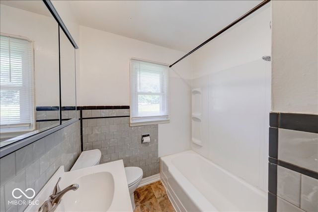 249 W County Line Road, Greenwood, IN 46142