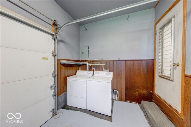 249 W County Line Road, Greenwood, IN 46142