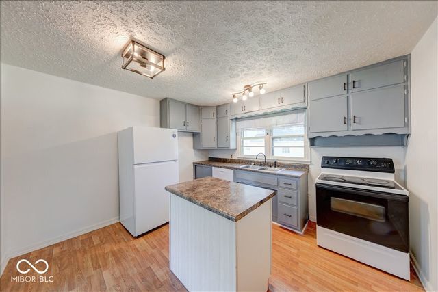 249 W County Line Road, Greenwood, IN 46142