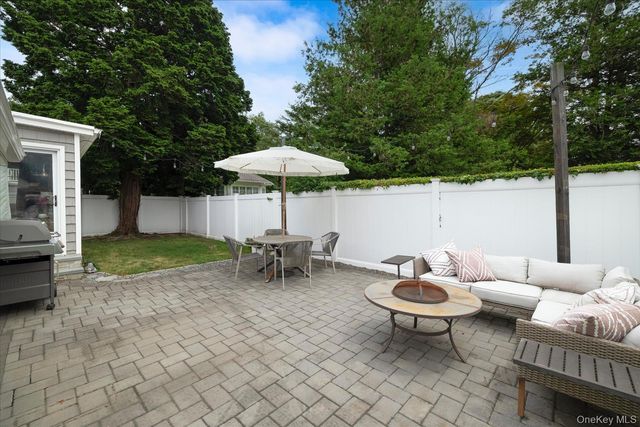 10 Woodland Avenue, Rockville Centre, NY 11570