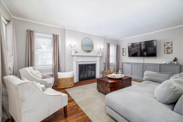 10 Woodland Avenue, Rockville Centre, NY 11570