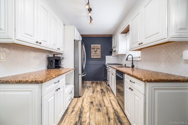10 Woodland Avenue, Rockville Centre, NY 11570
