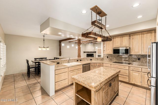 1732 E GELDING Drive, Phoenix, AZ 85022