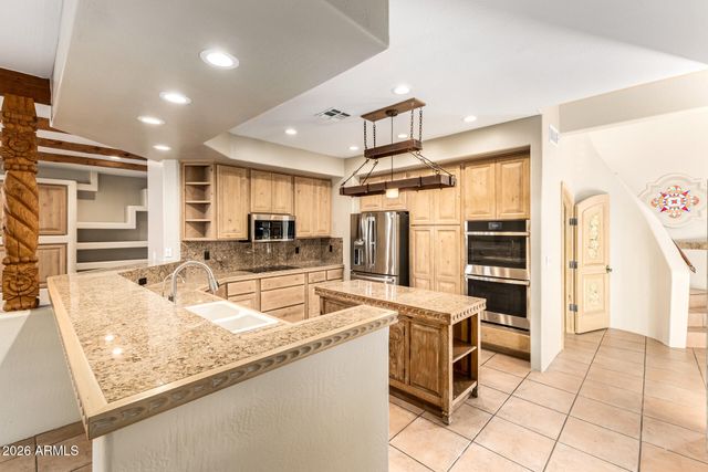 1732 E GELDING Drive, Phoenix, AZ 85022