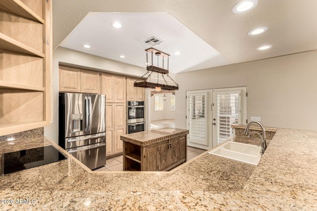 1732 E GELDING Drive, Phoenix, AZ 85022