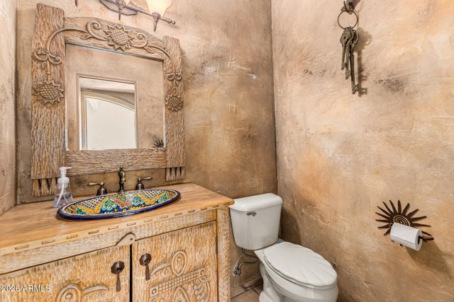 1732 E GELDING Drive, Phoenix, AZ 85022