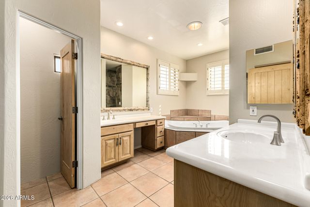 1732 E GELDING Drive, Phoenix, AZ 85022