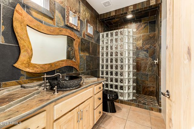 1732 E GELDING Drive, Phoenix, AZ 85022